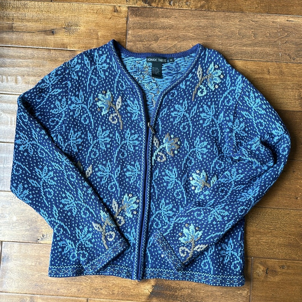 Nomadic Traders women’s V style neck cardigan sweater - size M